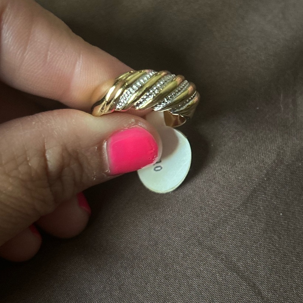 Elegant Gold and Silver Women's Ring